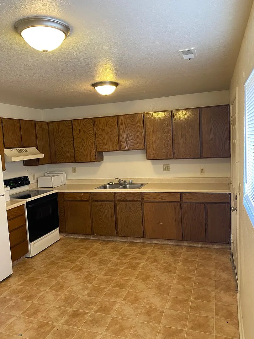3 bed 1 bath Lower Unit Apartement — Photo 3