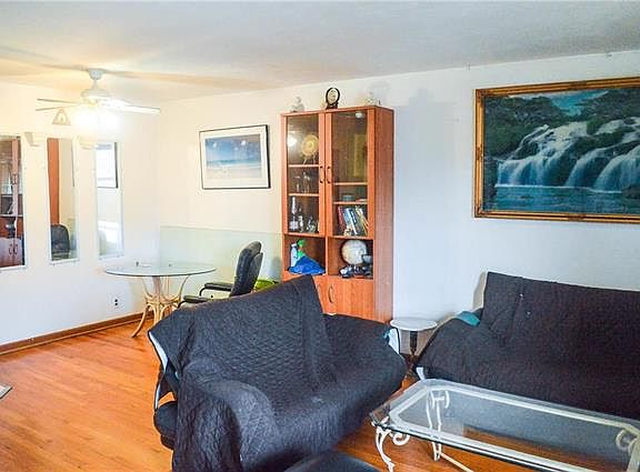 3rd image of 2139 Yale Ave