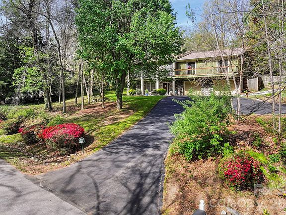 3rd image of 3017 Chestnut Tree Rd