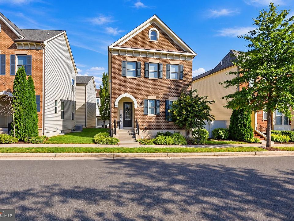 1st image of 44642 Petersham Dr