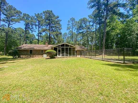 3rd image of 108 Ashley Ln