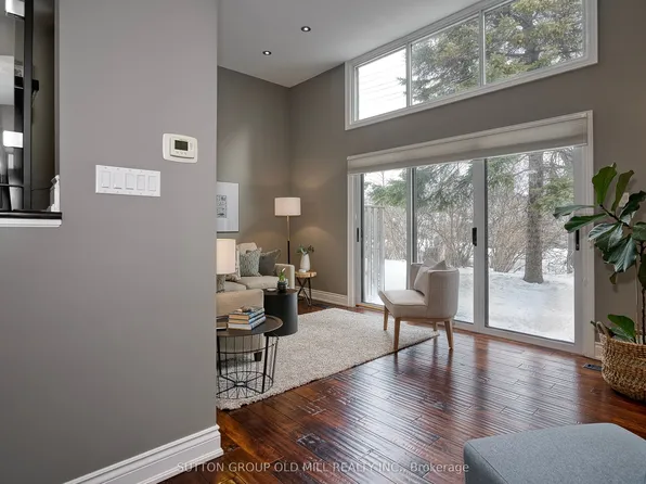 4 Bradbrook Rd #1, Toronto, ON M8Z 5V3