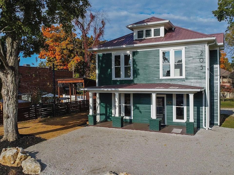 1st image of 205 Broadway St