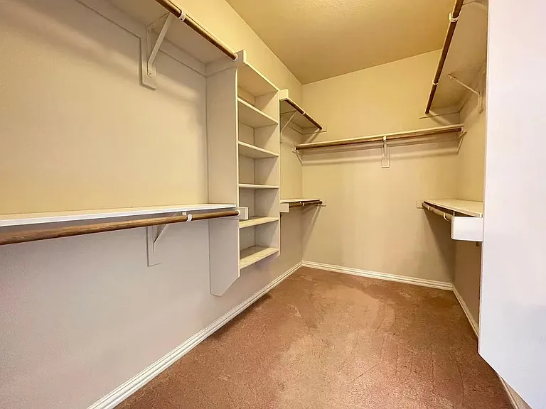 1700 Medina Ln — Photo 14