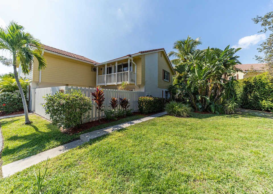 1st image of 216 Seabreeze Cir #216