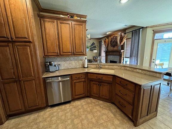 4th image of 2912 SW 138th St