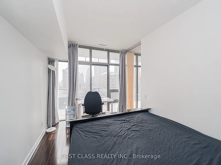 33 Charles St E #1409 — Photo 10