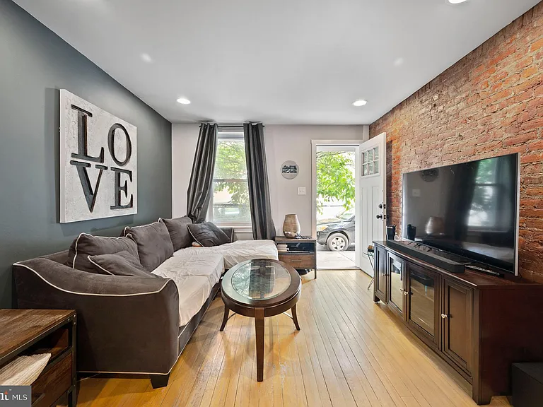 2617 Sepviva St — Photo 3