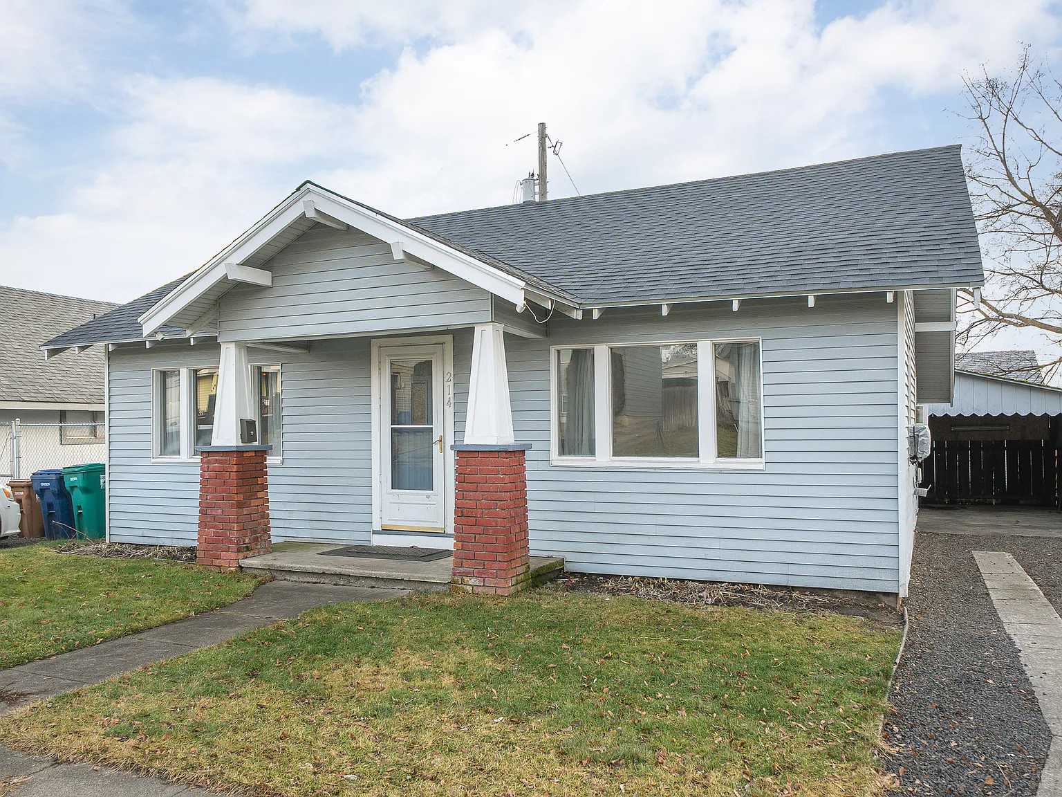 2 bed, 744 sqft, $1,600 — Photo 2