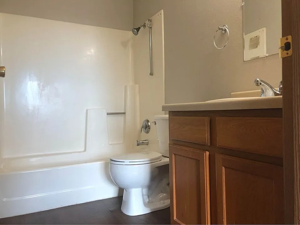946 E Tower Ave — Photo 2