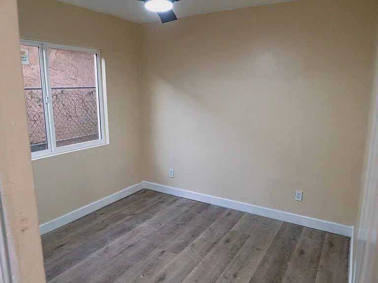 2233 Logan Ave #2 — Photo 20