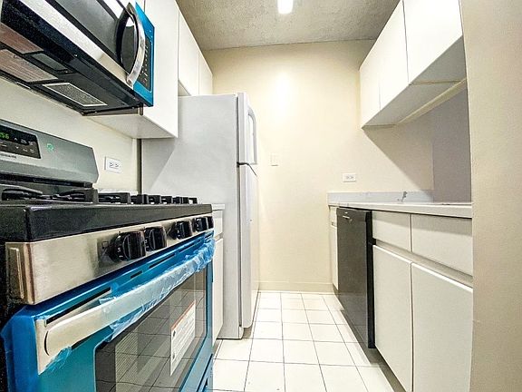 5th image of 250 E 40th St APT 9A