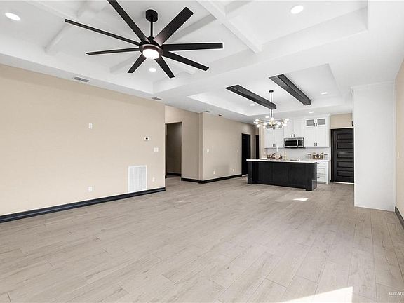 5th image of 712 E Ricky Crossland Ave