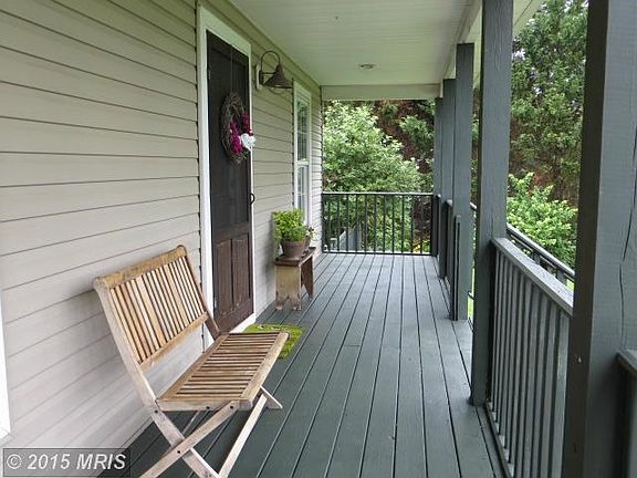 SPACIOUS FRONT PORCH