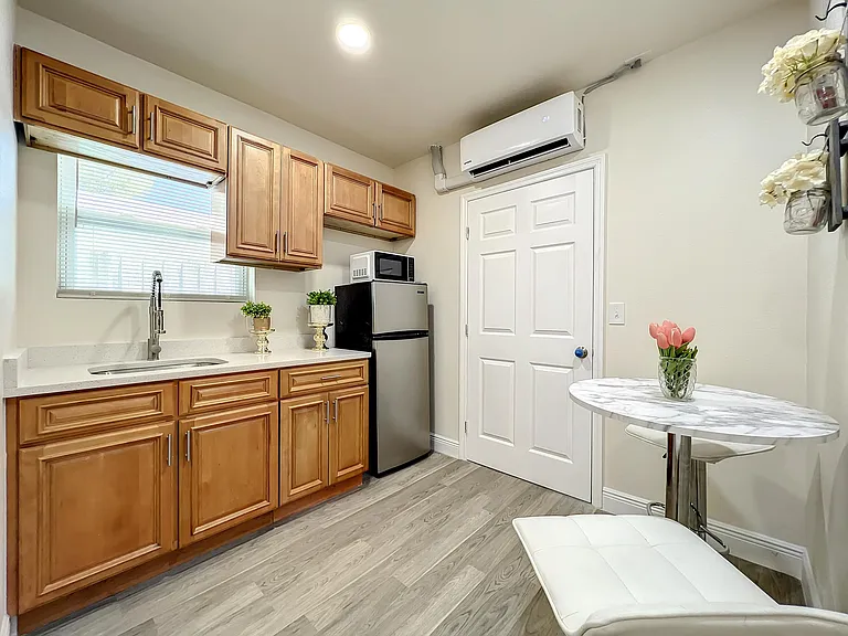 Park Manor Dr — Photo 5