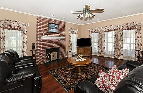 4th image of 527 Christopher Ct