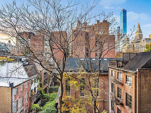 3rd image of 32 Gramercy Park S APT 7E