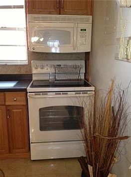 5th image of 855 Euclid Ave APT 304