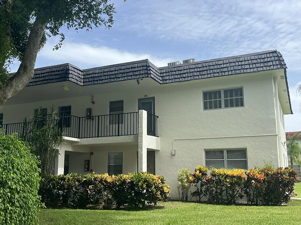 23 Abbey Ln #208
