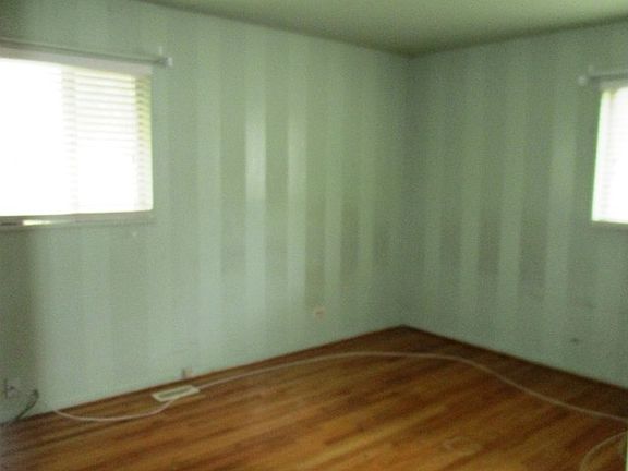 3rd image of 414 Illinois St