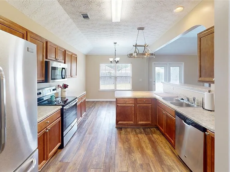 621 George Dr — Photo 3