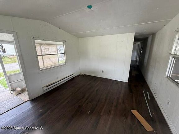 3rd image of 2507 Chatham Way NE