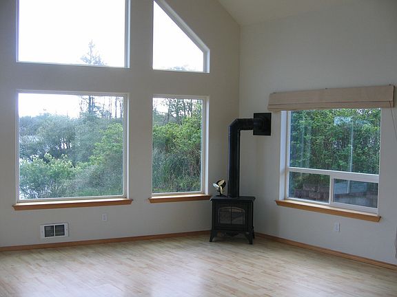 5th image of 686 Mount Olympus Ave SE