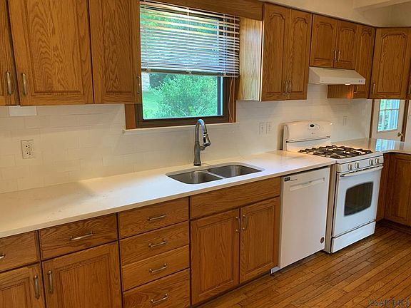 4th image of 369 Bliss St