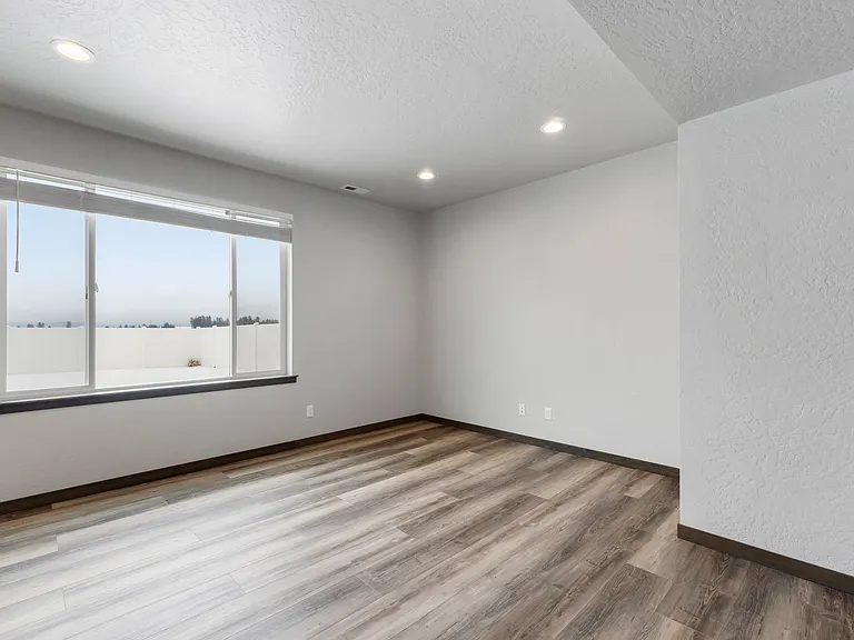 1667 Sq Ft 2-Story duplex - Upstairs loft