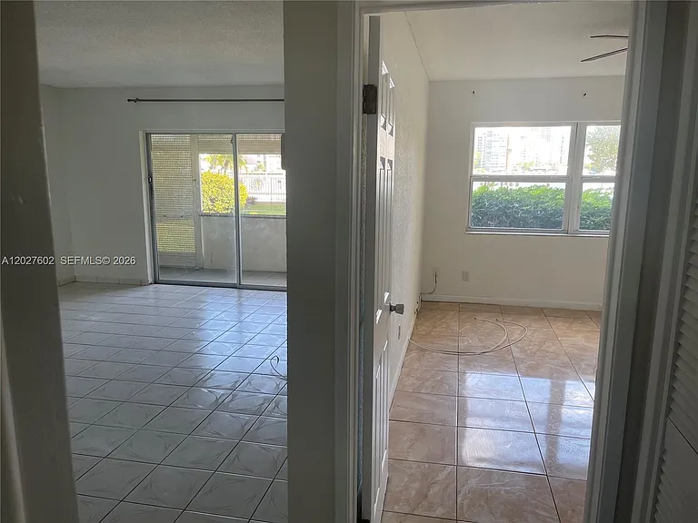 450 Golden Isles Dr #1H — Photo 16
