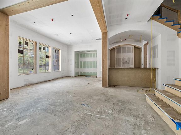 3rd image of 403 Trails Ct