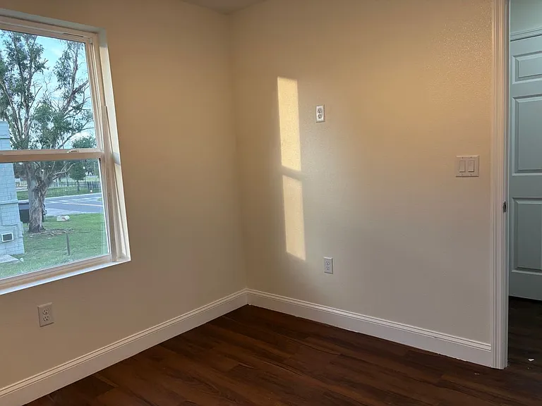 1702 W Granfield Ave — Photo 14