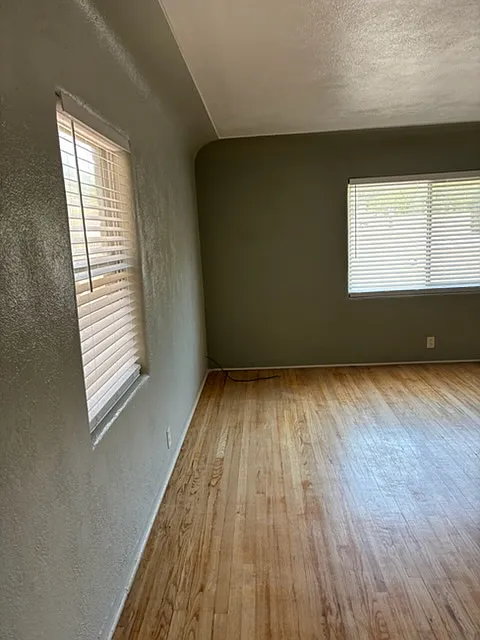1209 MLK - 750 SF Renovated Mid-Century Modern 1 BD 4 Blocks to UNM — Photo 3