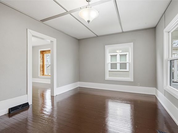 4th image of 1431 5th Ave SE