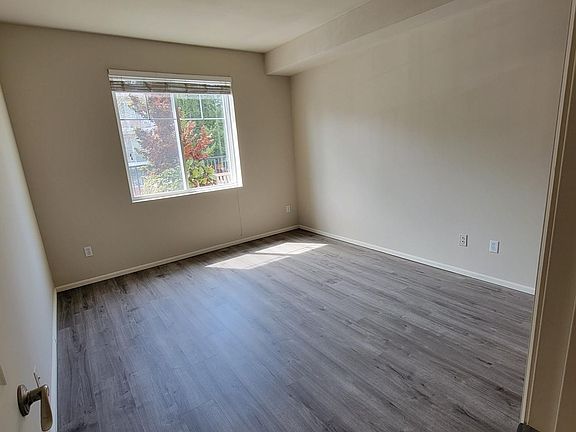 5th image of 517 225th Ln NE APT E101