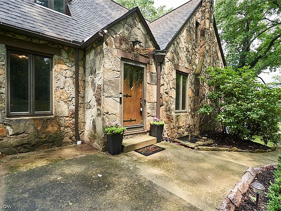 2nd image of 477 Palisades Dr