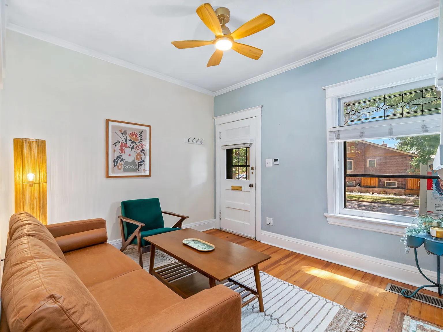 129 E Exposition Ave — Photo 3