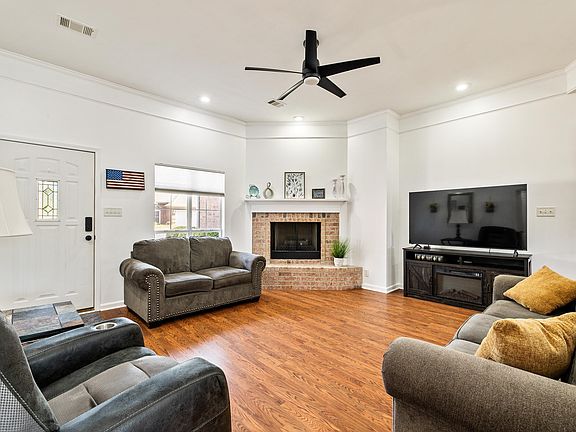 4th image of 3815 Wildflower Ln