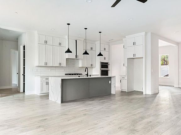4th image of 6319 Green Leaf Ln