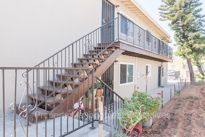 1st image of 4040 Winona Ave