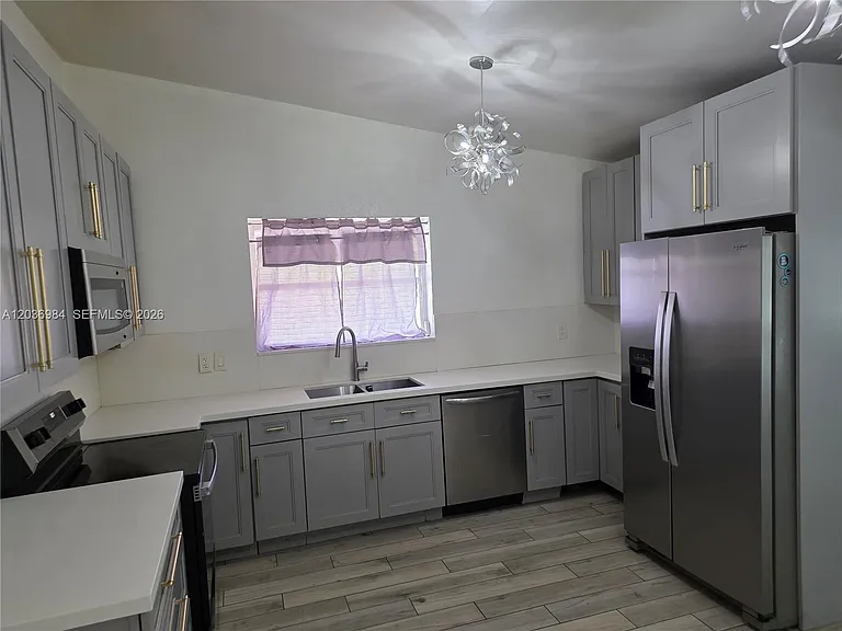 621 SW 64th Way — Photo 8