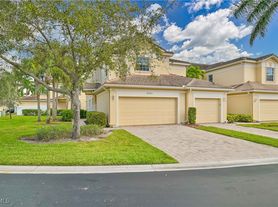 6051 Jonathans Bay Cir, Fort Myers, FL