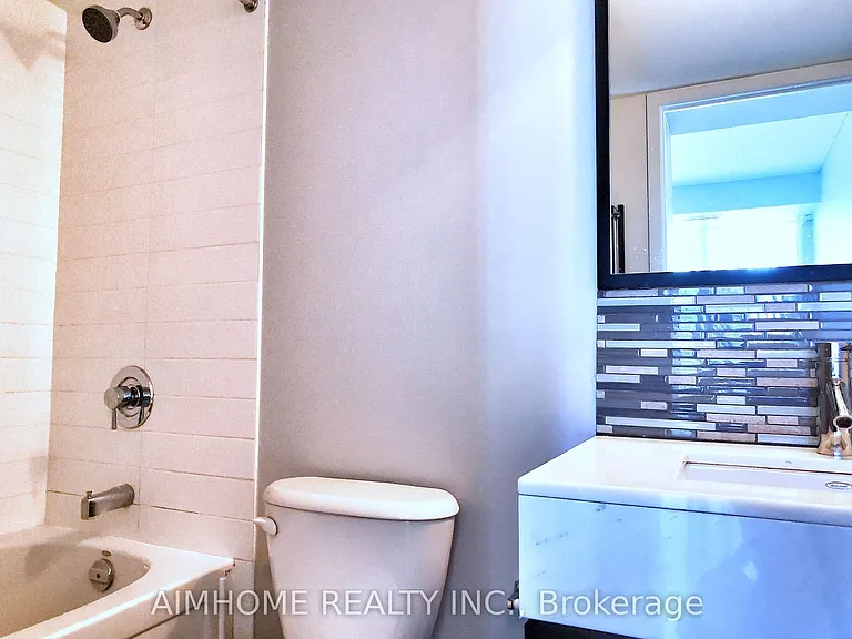 126 Simcoe St #1708 — Photo 10