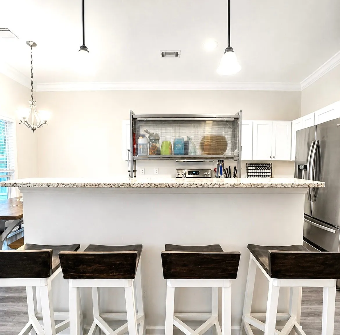 4 bed, 2.0 bath, 1700 sqft, $2,100 — Photo 3