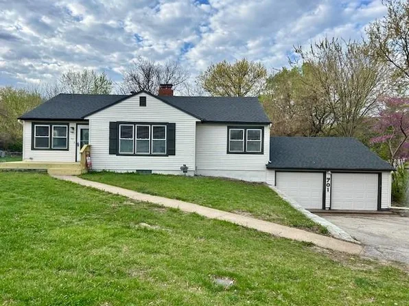 701 NE Shady Lane Dr, Kansas City, MO 64118