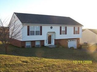 225 Wyndham Hill Dr, Fishersville, VA 22939
