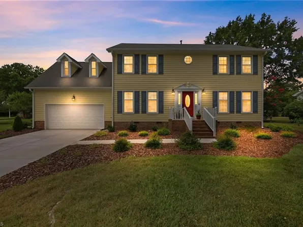 3815 Oak Forest Dr, High Point, NC 27265