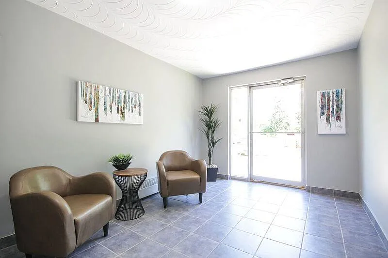 Noble Towers Apartments - Choose your rent level - Call for Details - All utilities — Photo 4