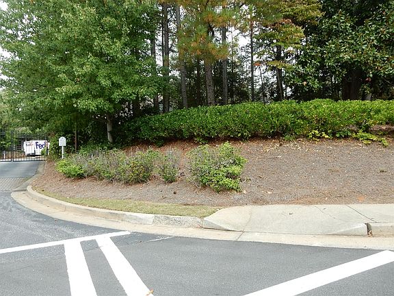 4th image of 1310 Vinings Forest Ln SE