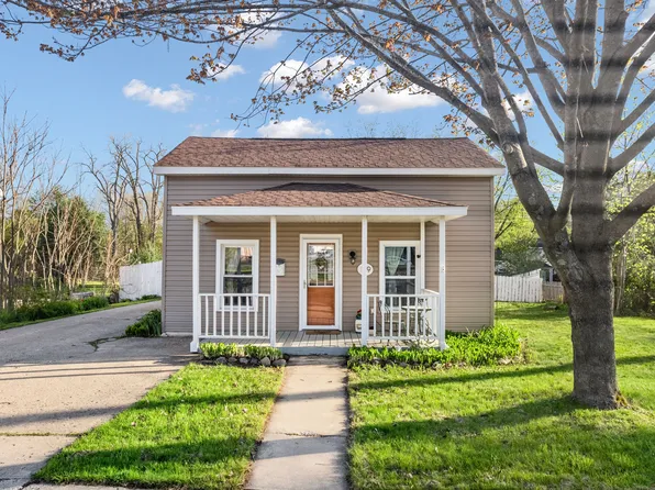 109 Railroad St, Holly, MI 48442